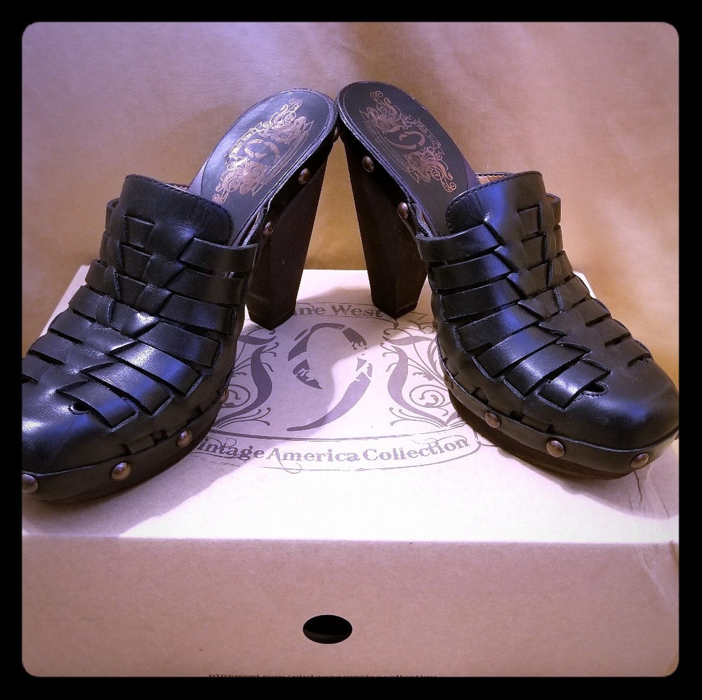 Nine West Clogs